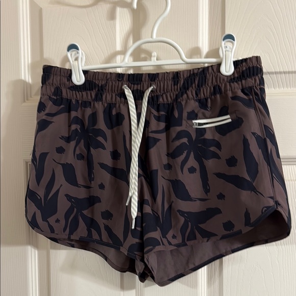 Vuori Brown and Black Athletic Shorts Quick-Drying - Picture 1 of 2